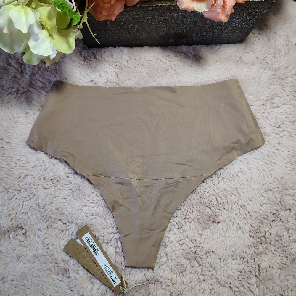 Skims Soft Smoothing High Waist Thong
